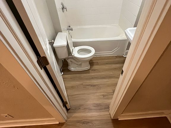 3rd image of 423 3rd Ave SE #423