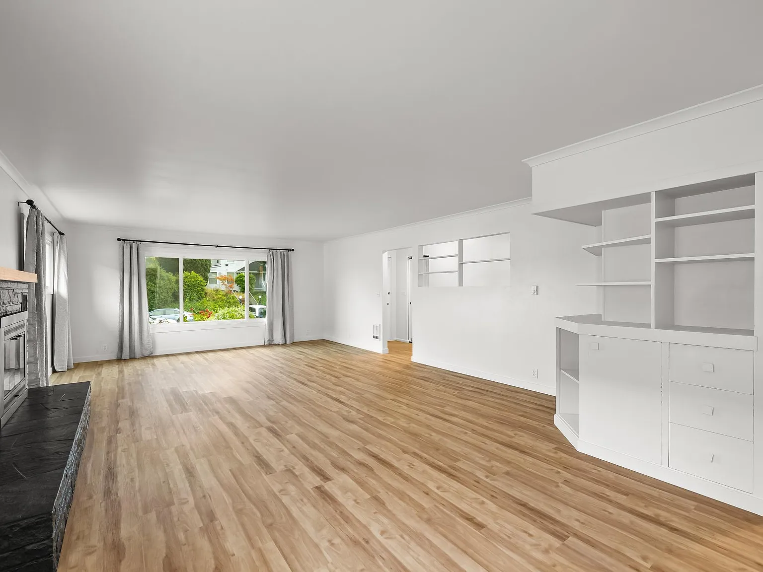 2 bed, 2.5 bath, 1894 sqft, $2,100 — Photo 3