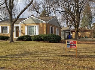 1047 Garner Ave, Wheaton, IL 60187