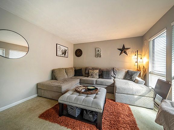 4th image of 3343 Meadowrun Dr NE