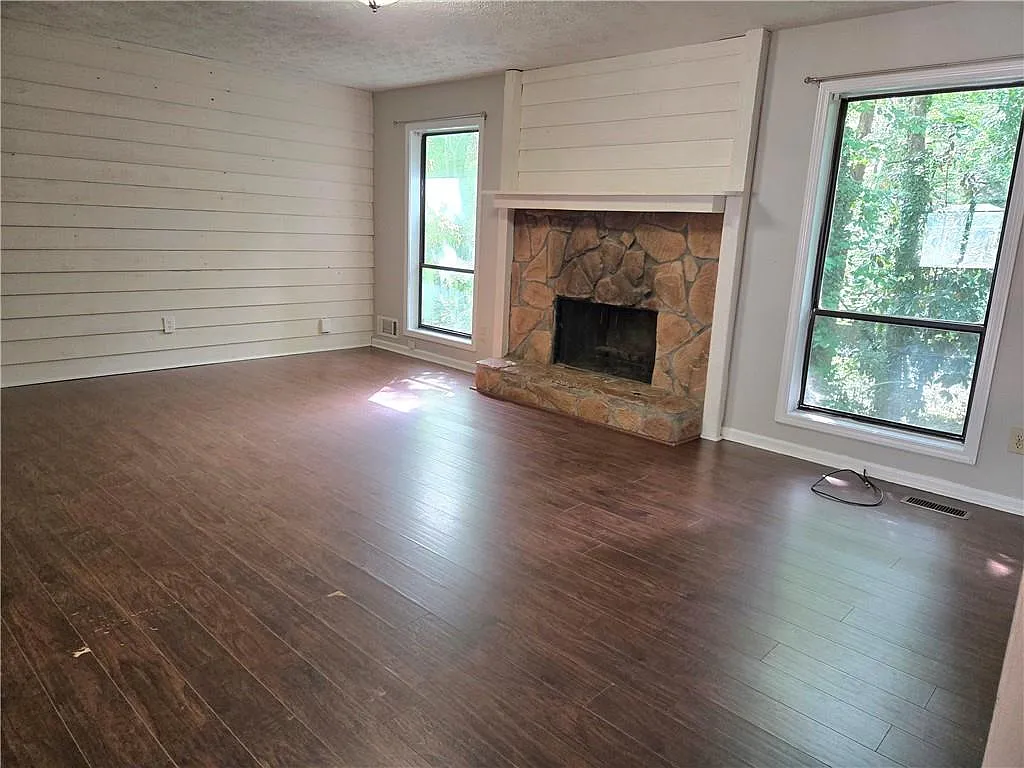 4 bed, 1780 sqft, $2,190 — Photo 3