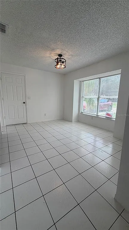 3 bed, 2.0 bath, 2230 sqft, $2,100 — Photo 4