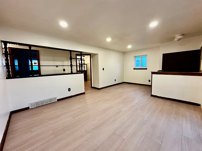 1585 Berkshire St — Photo 2
