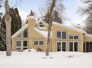 3123 Shoreline Ln, Arden Hills, MN 55112
