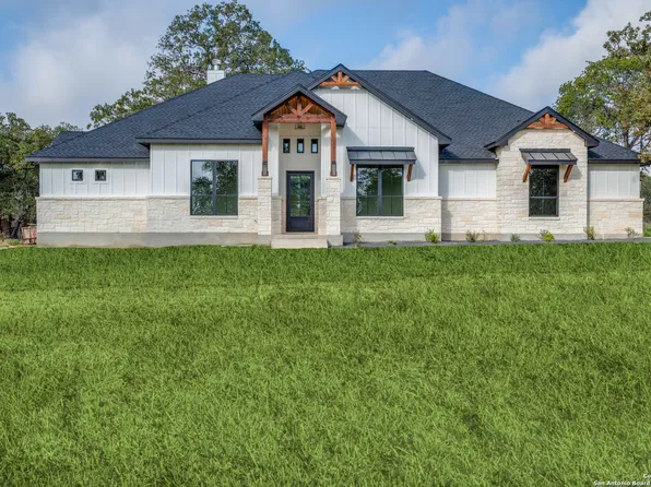 113 Pioneer Trail, Adkins, TX 78101