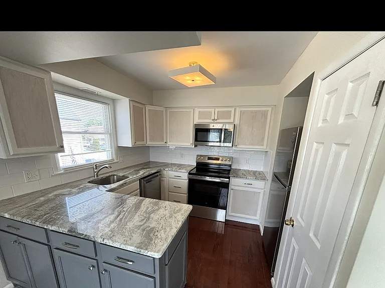 33 Lighthouse Dr #B — Photo 5