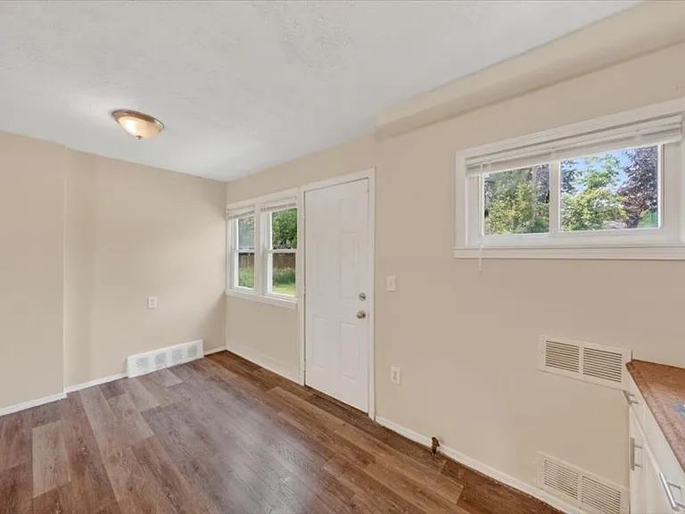 8123 Manor St — Photo 6