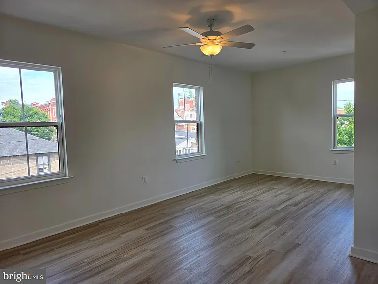 102 Hanover St #302 — Photo 9