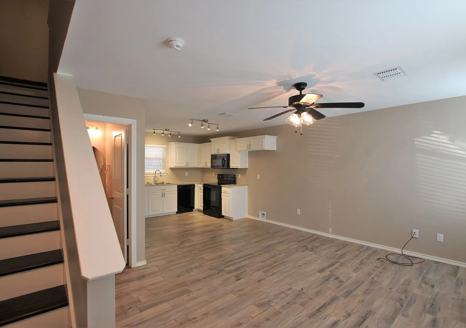 Brad Circle 1218 — Photo 3