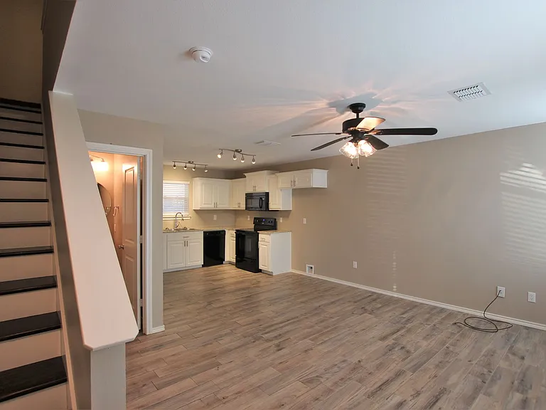 Brad Circle 1234 — Photo 3