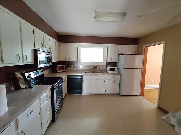 3rd image of 2432 Rhonda Dr