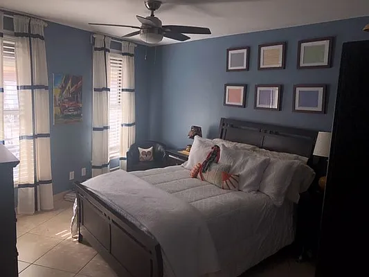 Rented by Halvatzis Realty | media 25