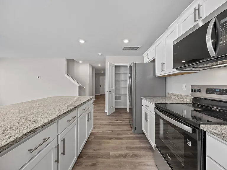 4500 Sandstone Dr — Photo 27