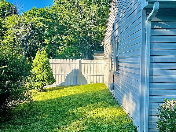 4th image of 271 Rockwell Rd
