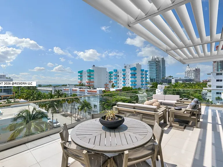 300 Collins Ave — Photo 4
