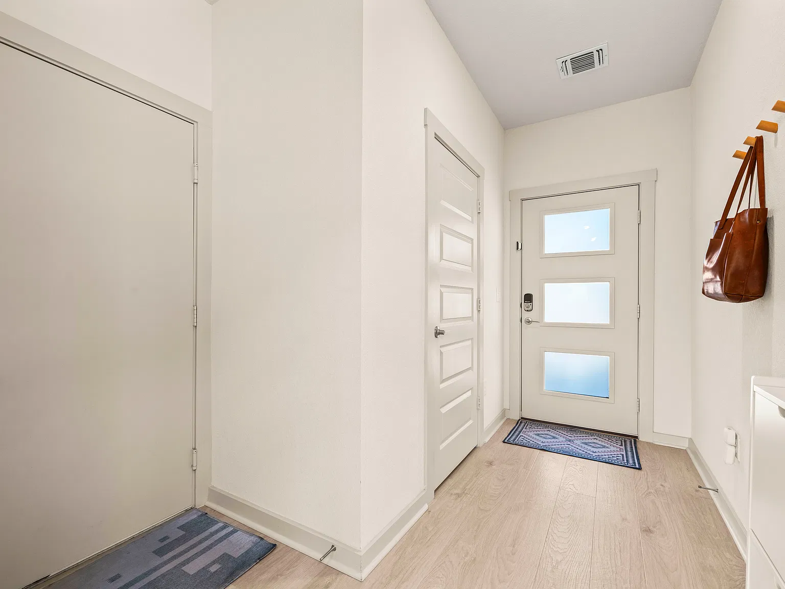 4 bed, 2.5 bath, 2000 sqft, $2,800 — Photo 4
