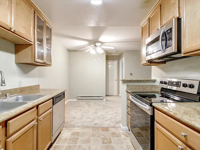 2250 Monroe St #382 — Photo 7