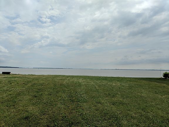 5th image of 2825 S Waterside Ct