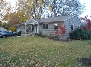 2 Roosevelt Ter, Howell, NJ 07731