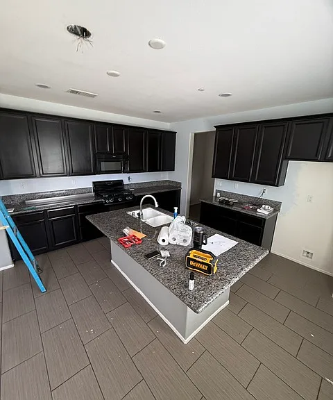 15645 Calabria Ct — Photo 17