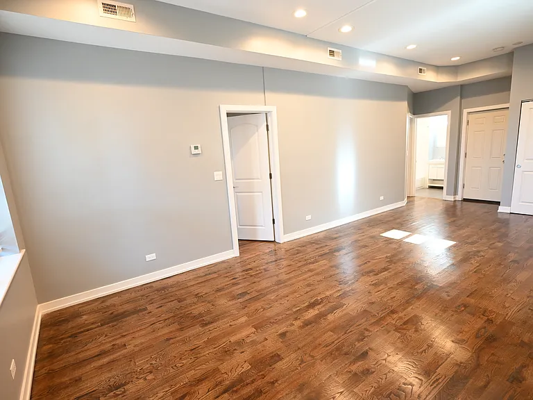 2750 W Cermak Rd #2R — Photo 5
