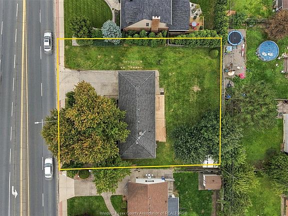 4th image of 4045 Dougall Ave