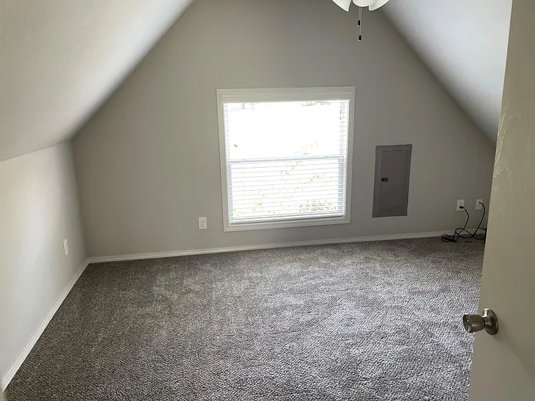 703 Southwest Ave — Photo 5
