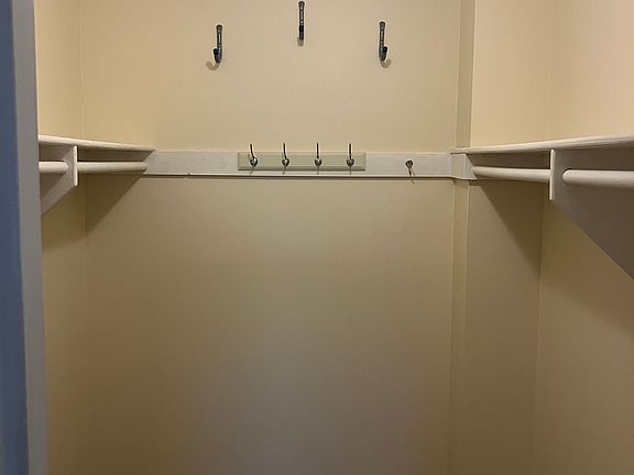 Walk-in-closet