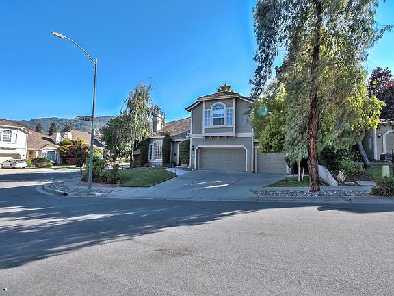 3rd image of 7053 Huntsfield Ct