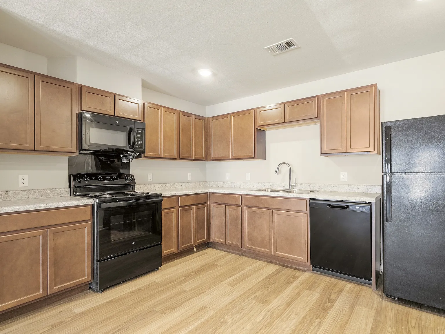 Agave East Apartments — Photo 3