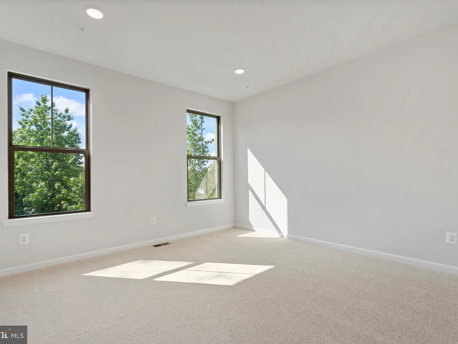 3 bed, 2.5 bath, $3,295 — Photo 4