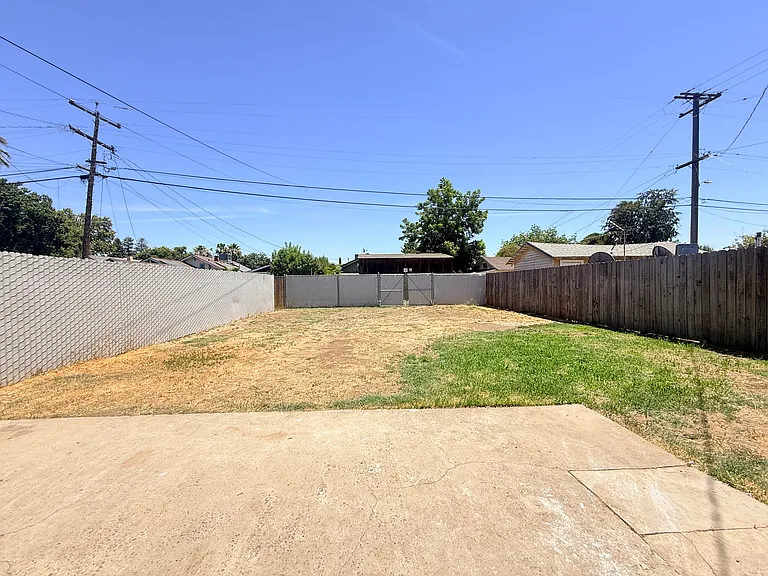 1010 N Roosevelt Ave — Photo 18
