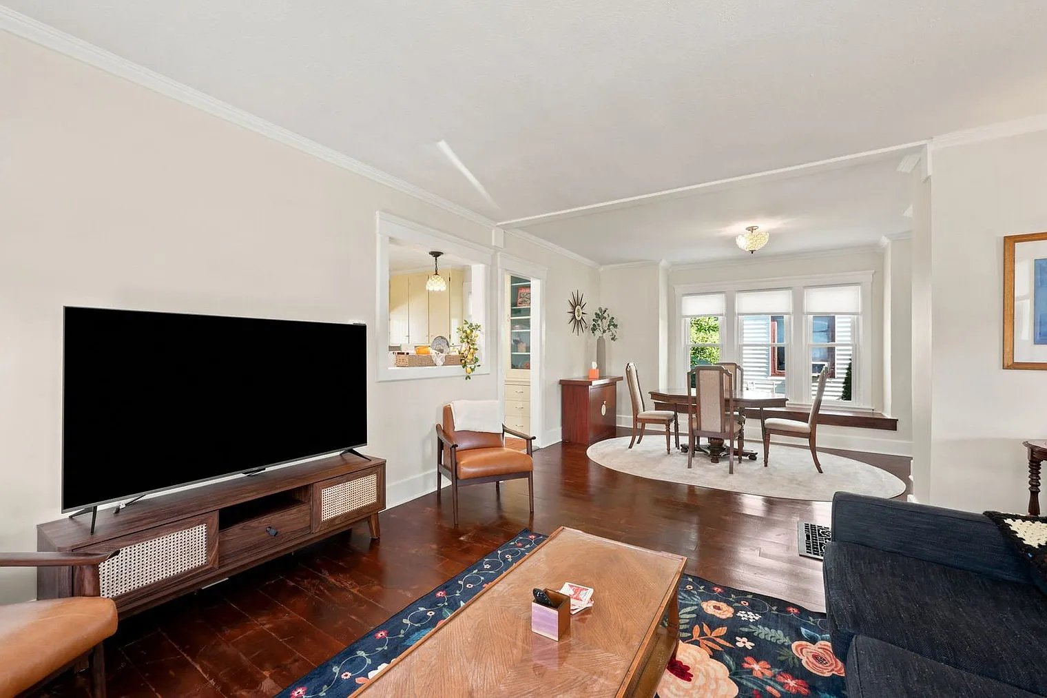 3 bed, 1.0 bath, 1431 sqft, $4,080 — Photo 2