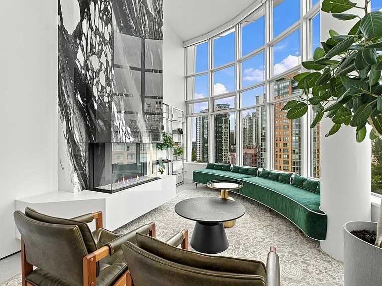 189 Davie St #Penthouse 1701 — Photo 2