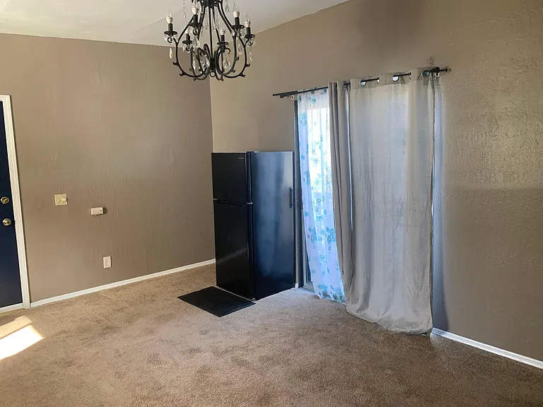 753 Manor Rd #B — Photo 3