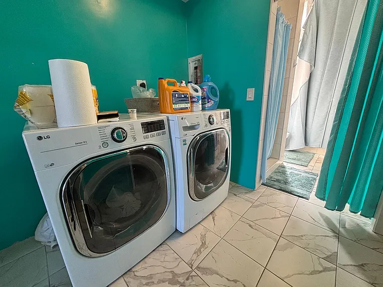 931 University Ave #309 — Photo 6