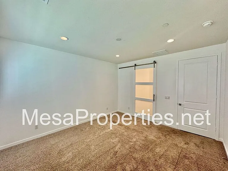 5229 Jarvis Ln — Photo 13