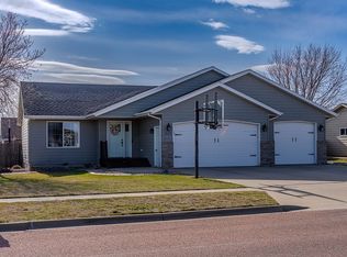 805 S 6th Ave, Brandon, SD 57005