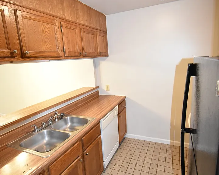 244 Wickford Ct — Photo 6