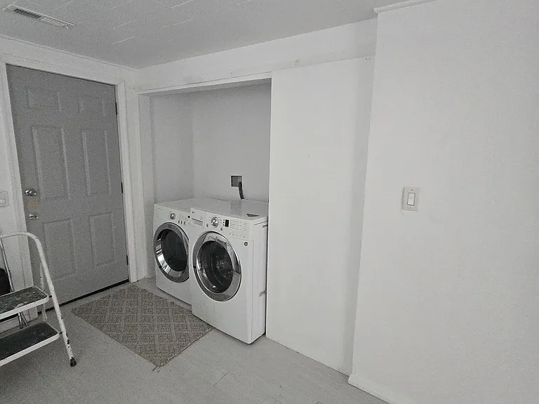 2222 Edgar St — Photo 5