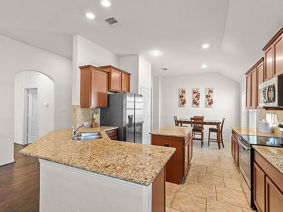 4th image of 1104 Arvada Dr