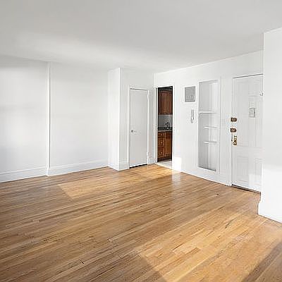 4th image of 153 E 37th St APT 4B