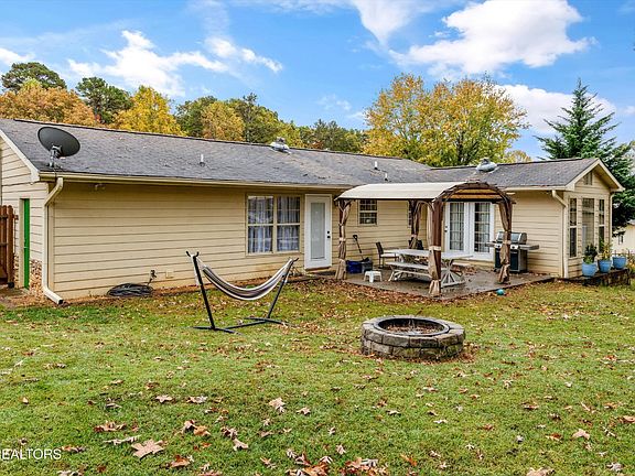 5th image of 826 Houston Dr