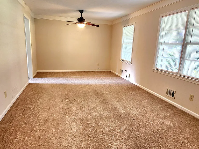 1482 Wesley Dr — Photo 13
