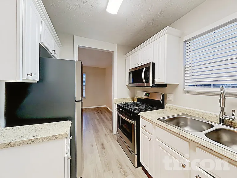 3303 Homeward Trl — Photo 7