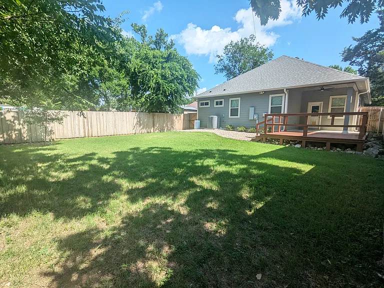 1823 Newport Ave — Photo 17