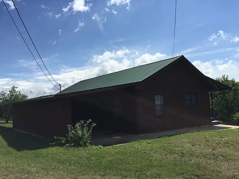 160 Cole Rd — Photo 3