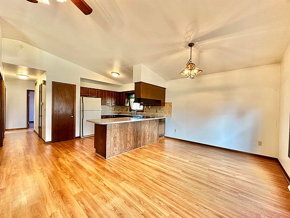 5th image of 404 Longwood Dr