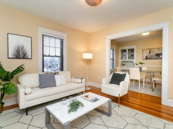 10 Washington Ave APT 3, Waltham, MA 02453