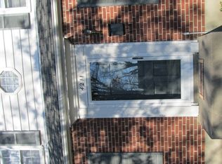 4211 Alton Rd, Saint Matthews, KY 40207